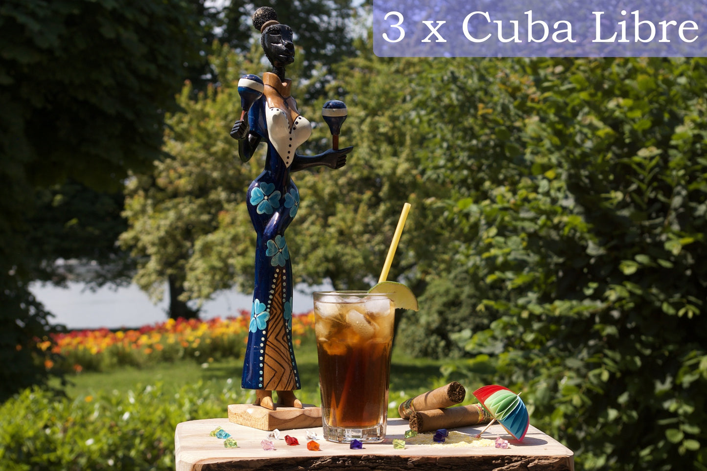 Cuba Libre mit Cola- Getränk der Freiheit im Cocktailbox dabei. Ungewöhnliche Idee für Party. 