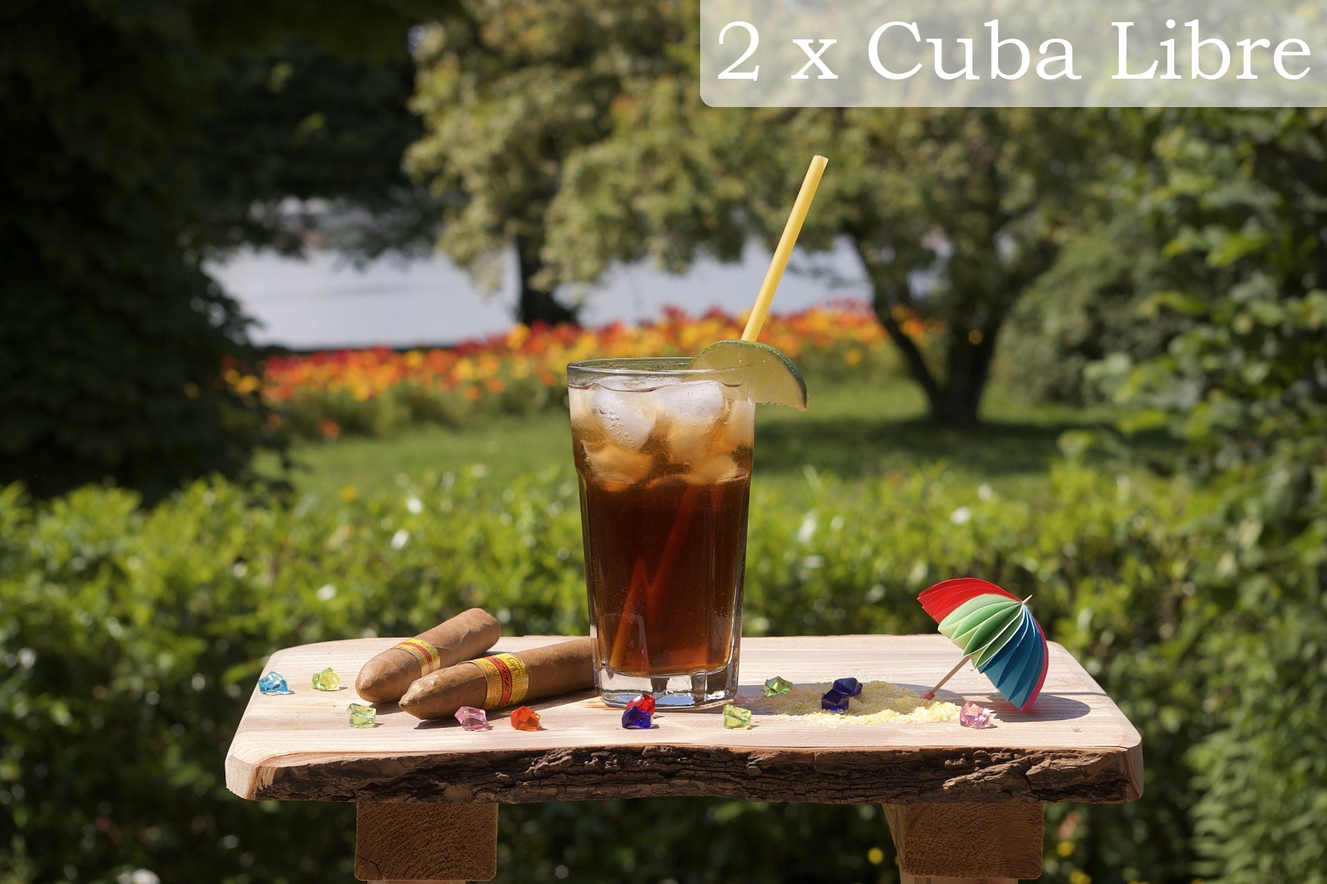 Cuba Libre schwach alkoholischer, süßer, erfrischender Cocktail, exotischer Geschmack. Vanille, Karamell, heller Eiche im Rum harmonieren wunderbar mit  süßen Coca-Cola, sauren Limettenaroma. Hauptzutaten: Gold Rum, Coca-Cola, Limettensaft.