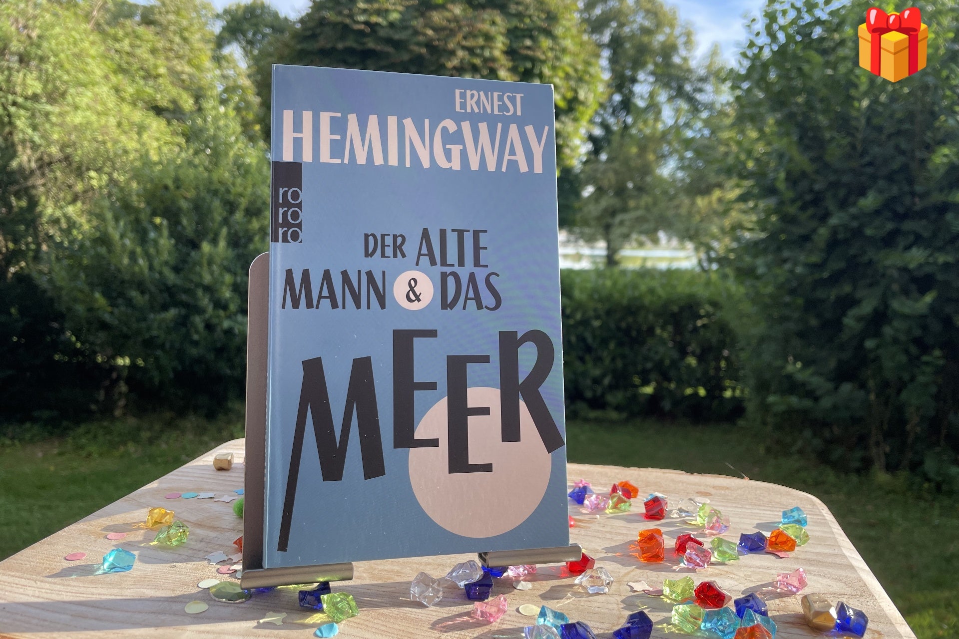 Die Geschenk-Box-Version dieser Cocktailbox enthält zusätzlich die Novelle „Der alte Mann und das Meer“ von Ernest Hemingway und deine persönliche Grußbotschaft auf einer Karte.