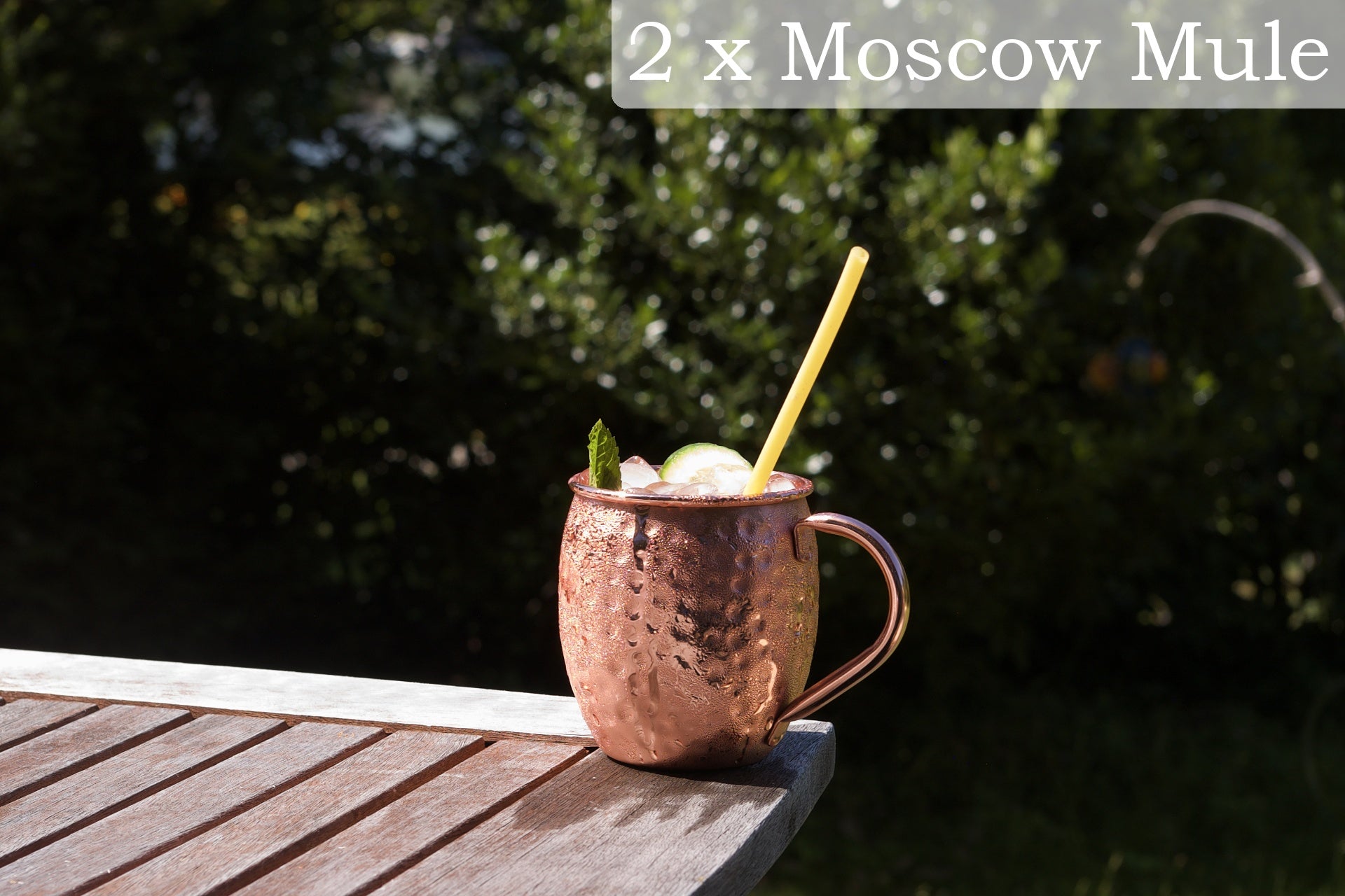 Moscow Mule Cocktail, Moscow Mule Rezept im Cocktail Box, Moscow Mule Zutaten im Cocktail Box, Cocktail mit Ginger Beer. Moscow Mule schwacher alkoholischer Cocktail, spritzig, sehr erfrischend, kühlend. Komplexe Geschmack entsteht aus einzigartiger Verbindung von scharfen, süßen, sauer-fruchtigen, herben Aromen. Durch Ingwer ist Cocktail sowohl perfekte Drink an heißen Tagen sowie ein edler Urlaubspartner. Hauptzutaten: Ginger Beer, Wodka, Limettensaft.